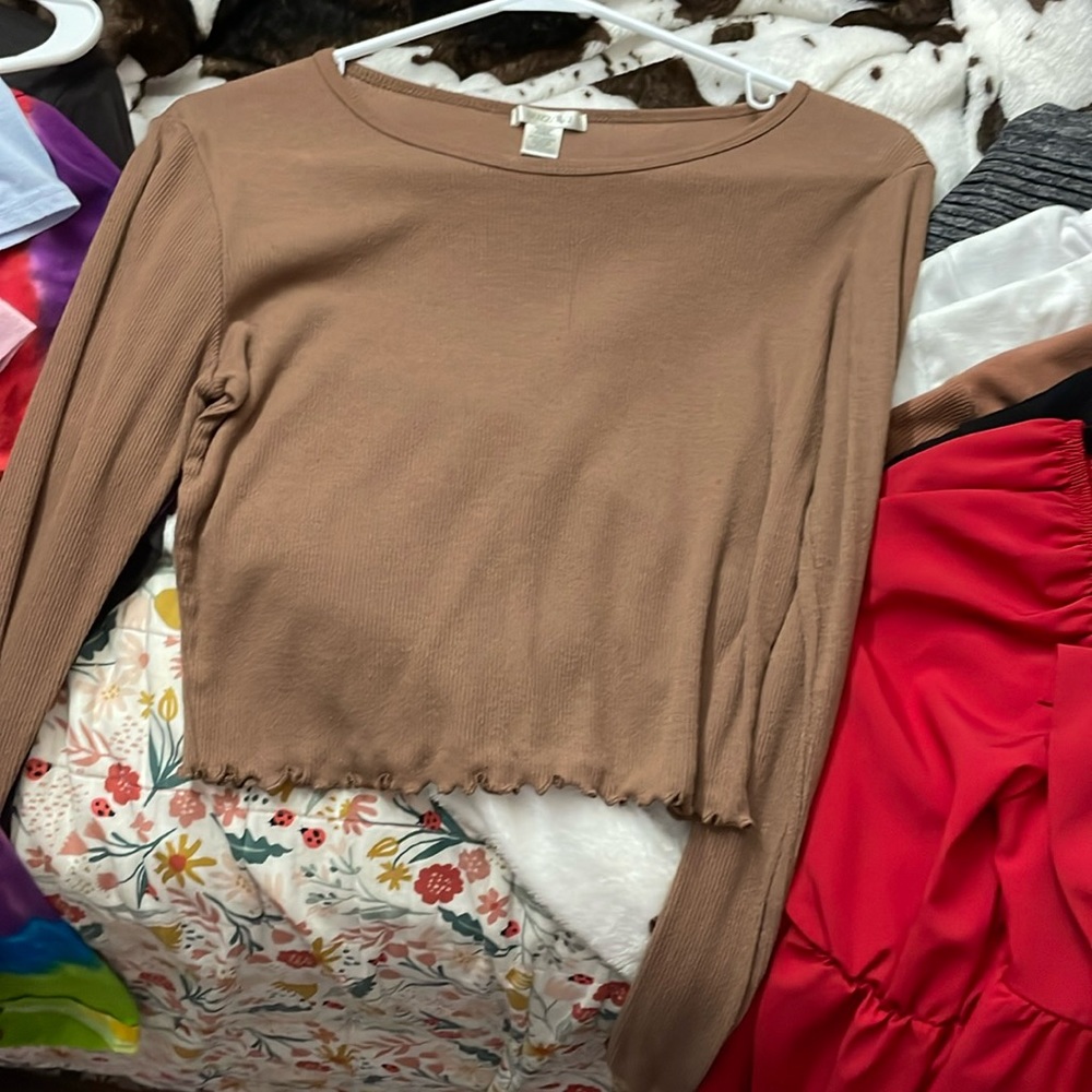 Cropped long sleeve shirt